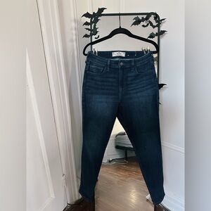 Hollister Curvy Super Skinny High-Rise Jeans – Size 10S (W30S)